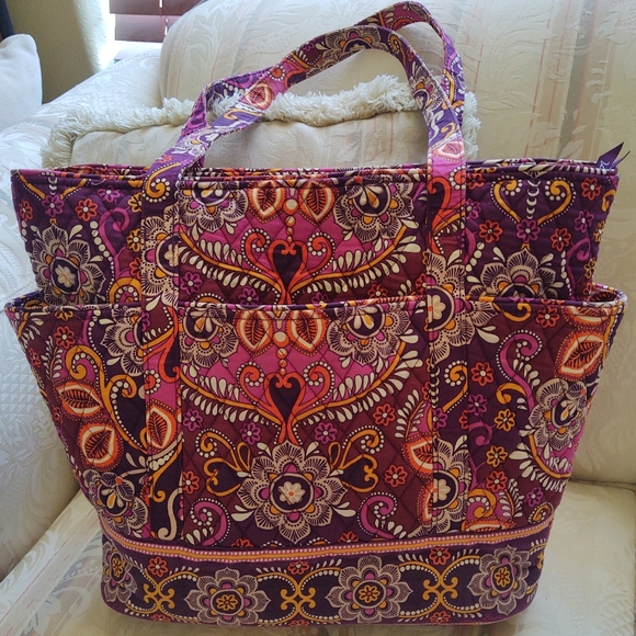 Vera Bradley Handbags - Vera Bradley Go Round Safari Sunset Tote